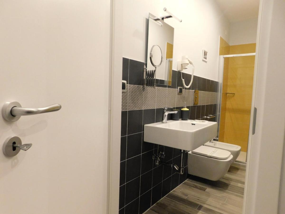 Scaramantico Rooms เนเปิลส์ ภายนอก รูปภาพ